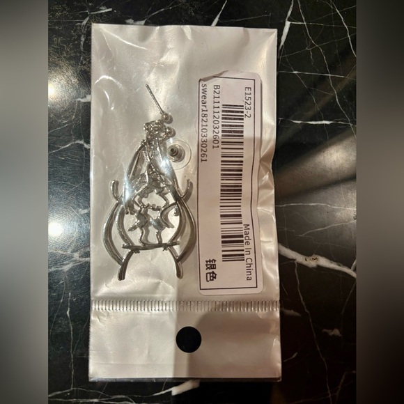 3/$15- Abstract Face Wire Earrings - Picture 2 of 5